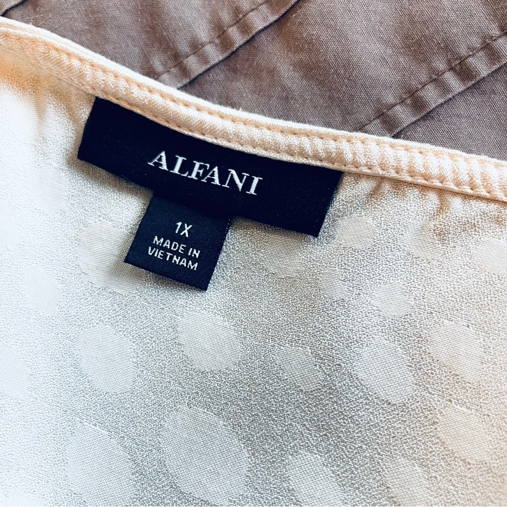 NWOT Alfani Emerald Safari Long Sleeve Blouse Beige Shiny Animal Print Size 1X - Picture 5 of 6